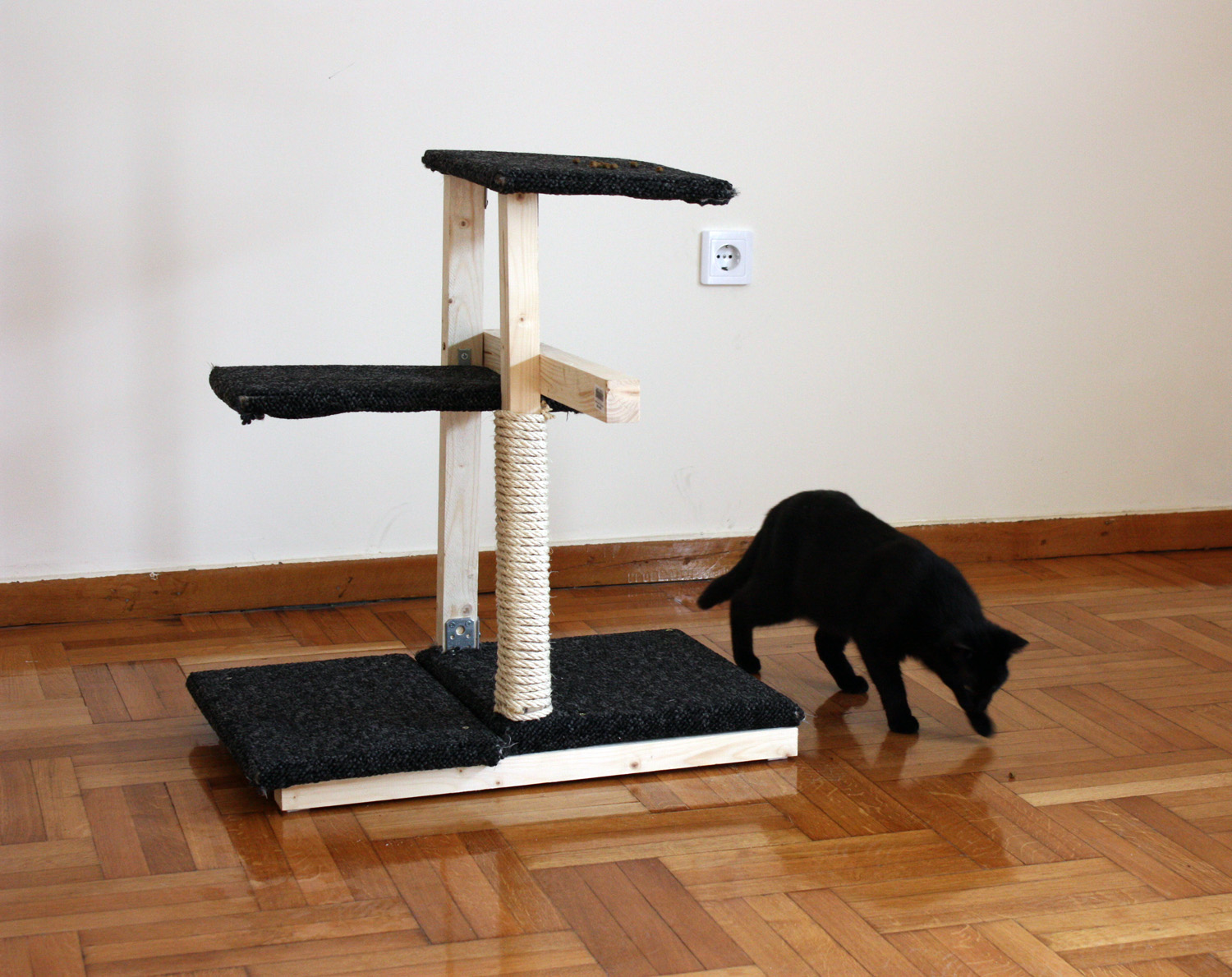 Short cat tower